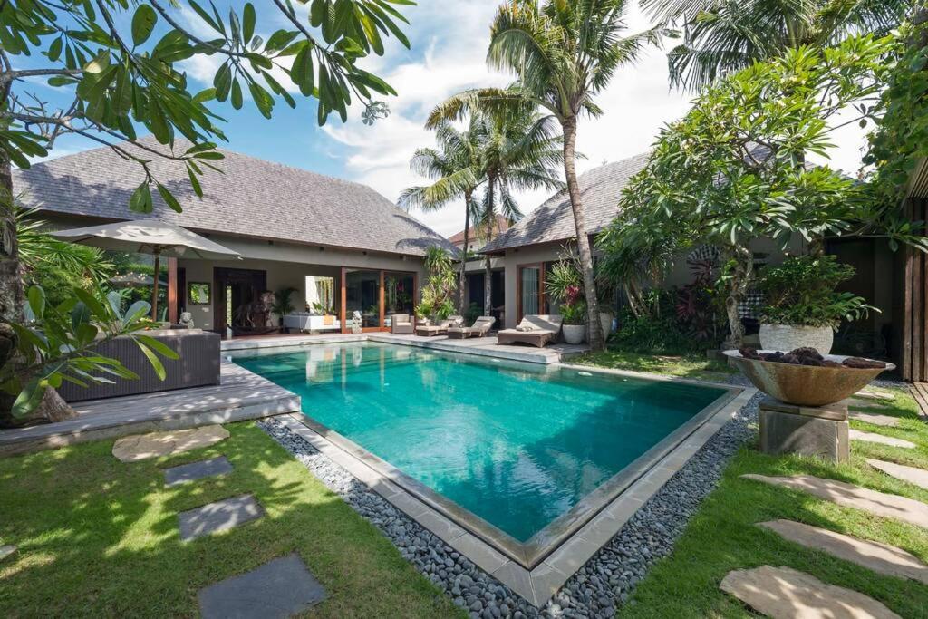 Villa Eshara 1 Our Tropical & Luxury 3br 450m From Seminyak (Bali)